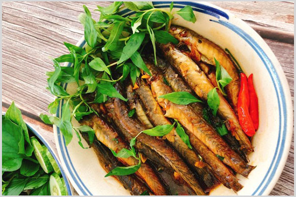 Cách làm món cá kèo kho rau răm 