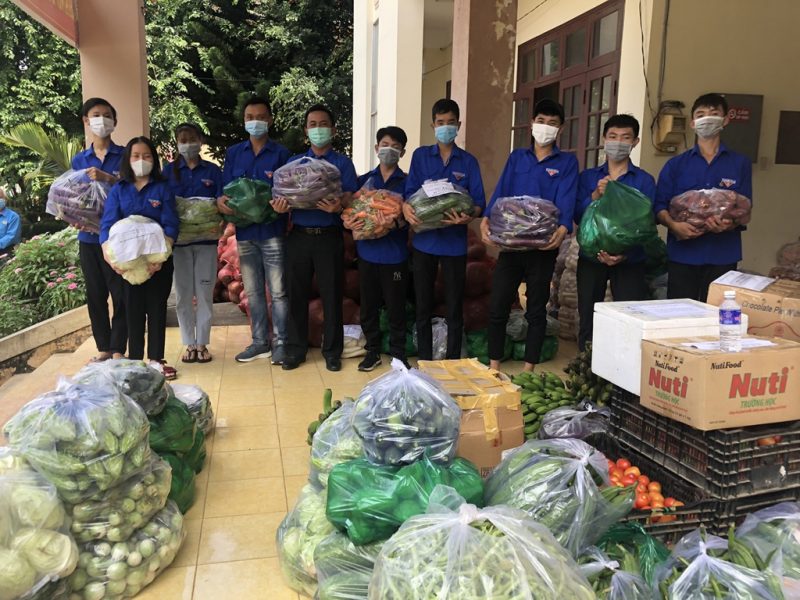 "Chuyến xe nghĩa tình" gửi lương thực từ Bình Phước về TP Hồ Chí Minh